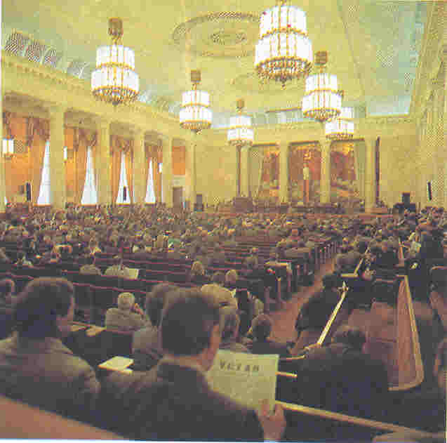 Diskutado pri la Statuto de Moskva universitato en 4 de junio de jaro 1990